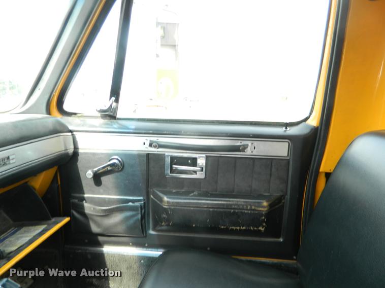 image for item K2556 1984 GMC Savanna C7000 rescue vehicle