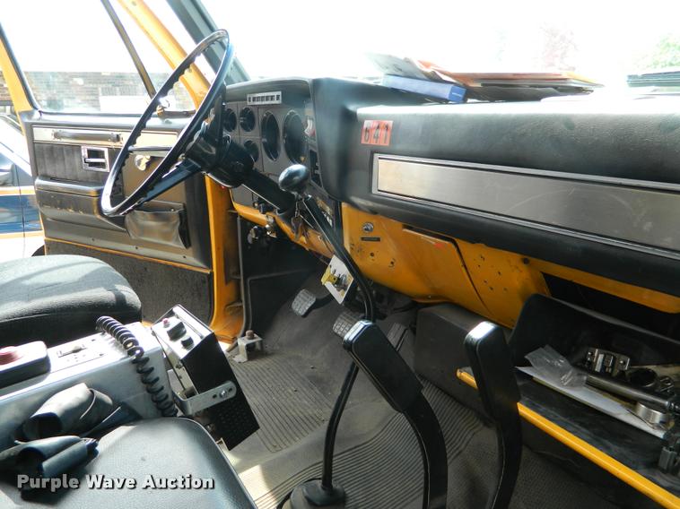 image for item K2556 1984 GMC Savanna C7000 rescue vehicle