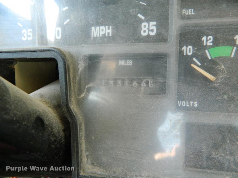 image for item K2747 1996 International 3800 school bus