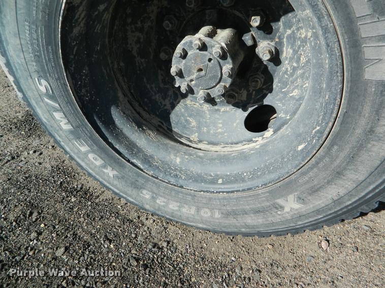 image for item K2747 1996 International 3800 school bus