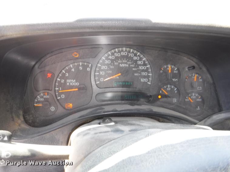 image for item K5997 2004 Chevrolet Silverado 3500 flatbed pickup truck