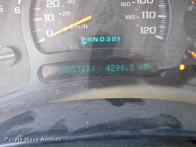 image for item K5997 2004 Chevrolet Silverado 3500 flatbed pickup truck