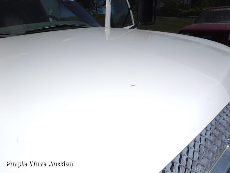 image for item K5997 2004 Chevrolet Silverado 3500 flatbed pickup truck