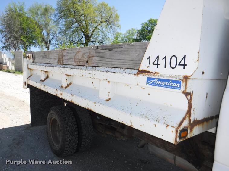 image for item K5997 2004 Chevrolet Silverado 3500 flatbed pickup truck