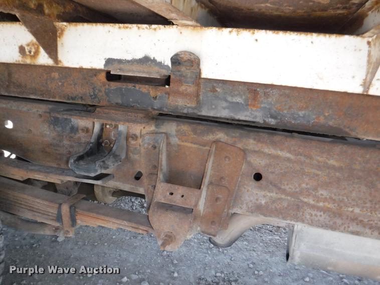 image for item K5997 2004 Chevrolet Silverado 3500 flatbed pickup truck