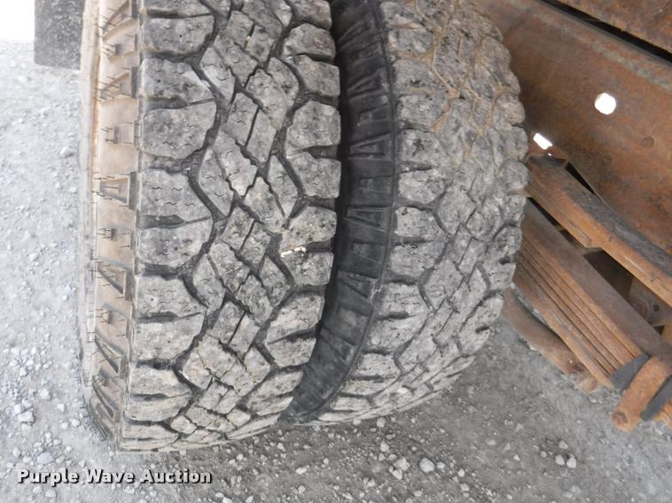 image for item K5997 2004 Chevrolet Silverado 3500 flatbed pickup truck