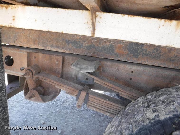 image for item K5997 2004 Chevrolet Silverado 3500 flatbed pickup truck