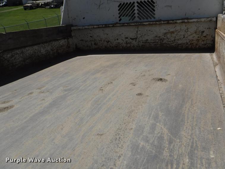 image for item K5997 2004 Chevrolet Silverado 3500 flatbed pickup truck