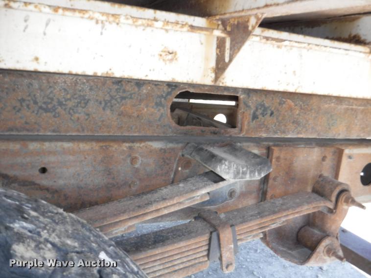 image for item K5997 2004 Chevrolet Silverado 3500 flatbed pickup truck