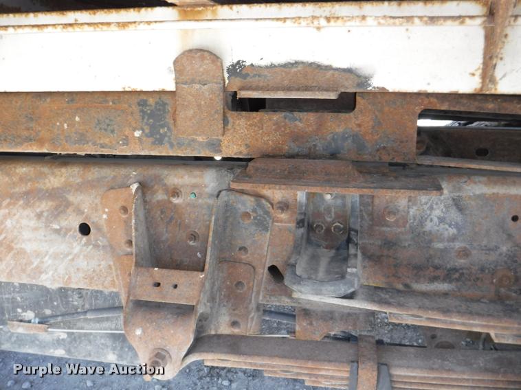 image for item K5997 2004 Chevrolet Silverado 3500 flatbed pickup truck