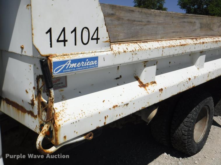 image for item K5997 2004 Chevrolet Silverado 3500 flatbed pickup truck