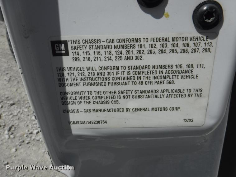 image for item K5997 2004 Chevrolet Silverado 3500 flatbed pickup truck