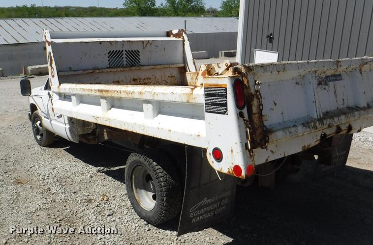 image for item K5998 1999 Chevrolet 3500 flatbed pickup truck