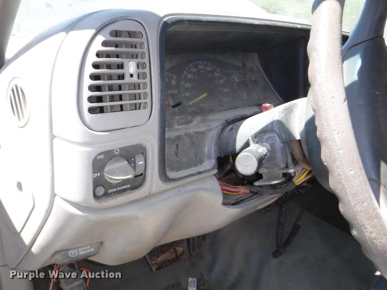 image for item K5998 1999 Chevrolet 3500 flatbed pickup truck