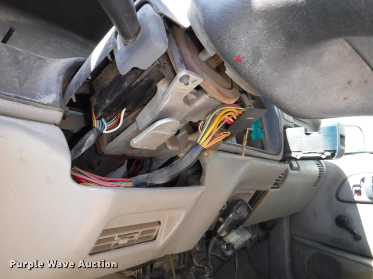 image for item K5998 1999 Chevrolet 3500 flatbed pickup truck