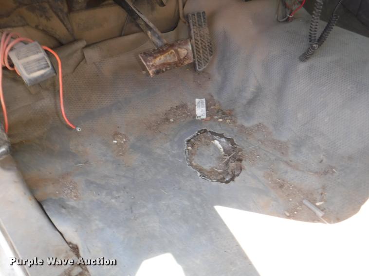 image for item K5998 1999 Chevrolet 3500 flatbed pickup truck