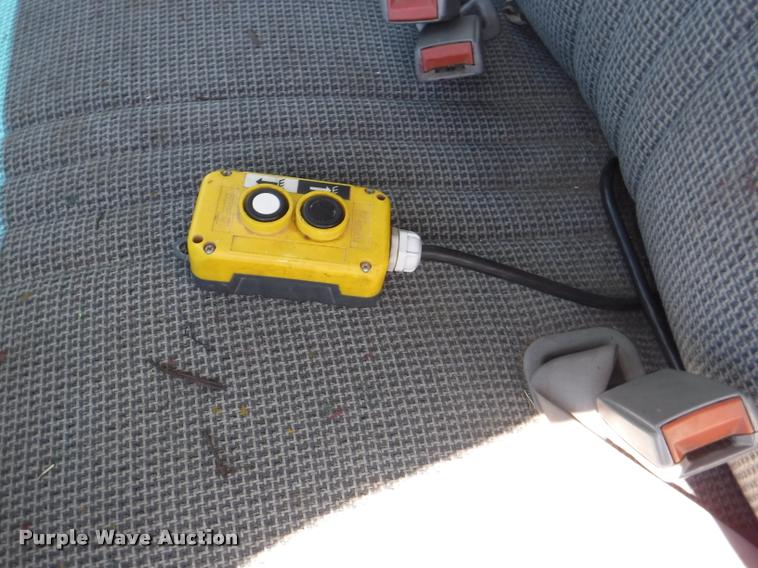 image for item K5998 1999 Chevrolet 3500 flatbed pickup truck