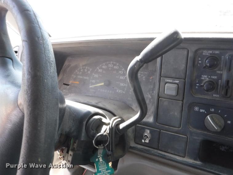 image for item K5998 1999 Chevrolet 3500 flatbed pickup truck