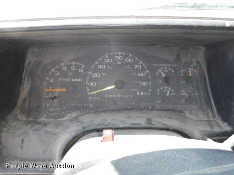 image for item K5998 1999 Chevrolet 3500 flatbed pickup truck