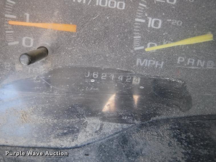 image for item K5998 1999 Chevrolet 3500 flatbed pickup truck