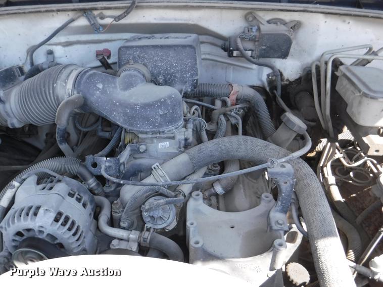 image for item K5998 1999 Chevrolet 3500 flatbed pickup truck