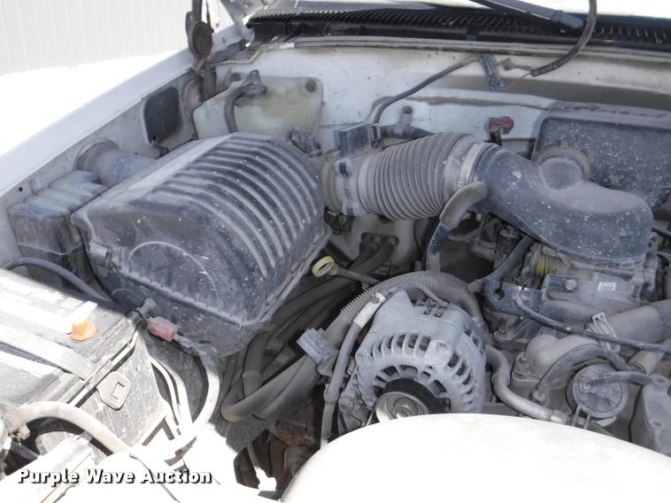 image for item K5998 1999 Chevrolet 3500 flatbed pickup truck