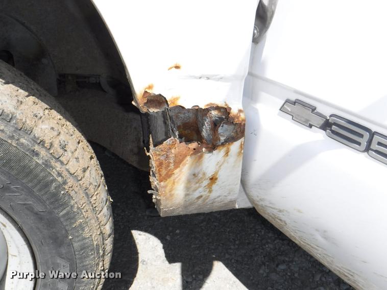 image for item K5998 1999 Chevrolet 3500 flatbed pickup truck