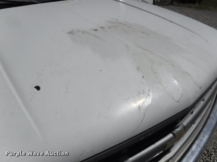 image for item K5998 1999 Chevrolet 3500 flatbed pickup truck