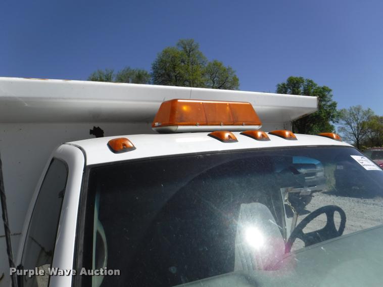 image for item K5998 1999 Chevrolet 3500 flatbed pickup truck