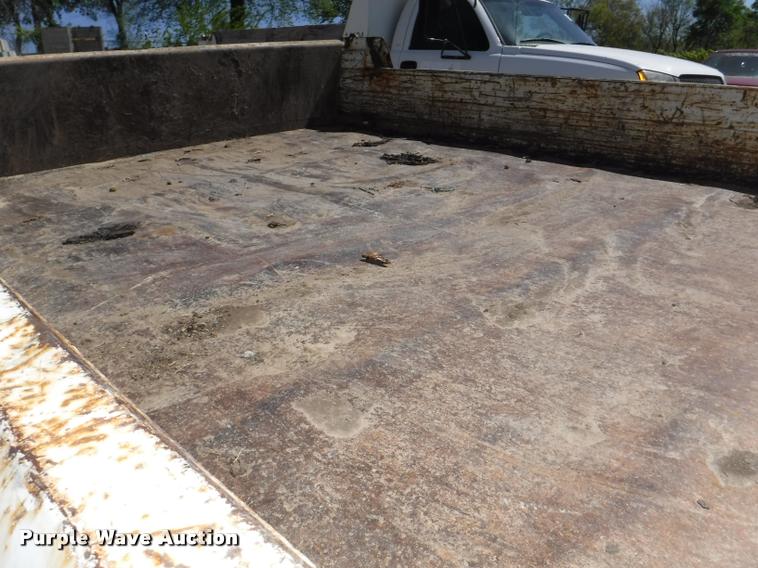 image for item K5998 1999 Chevrolet 3500 flatbed pickup truck