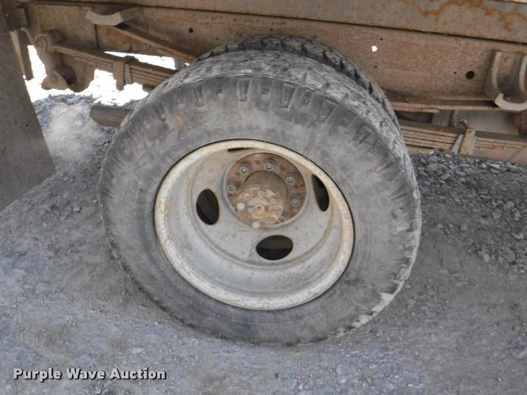 image for item K5998 1999 Chevrolet 3500 flatbed pickup truck