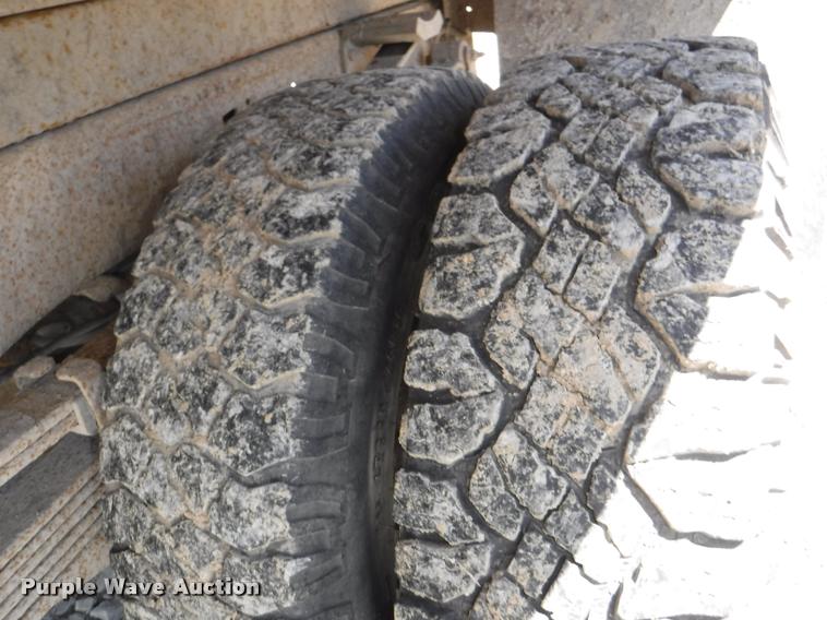 image for item K5998 1999 Chevrolet 3500 flatbed pickup truck