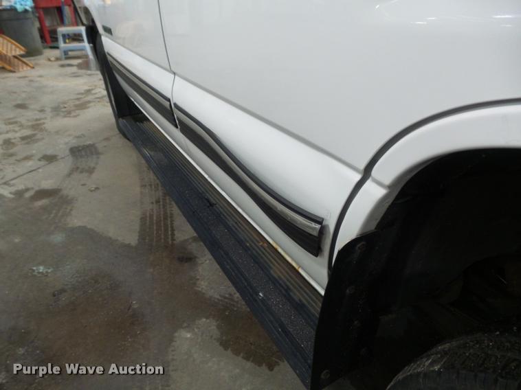 image for item K7644 2001 Chevrolet Tahoe SUV