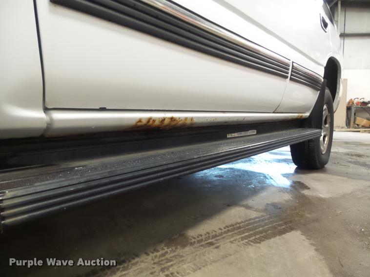 image for item K7644 2001 Chevrolet Tahoe SUV