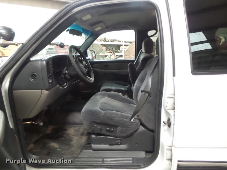 image for item K7644 2001 Chevrolet Tahoe SUV