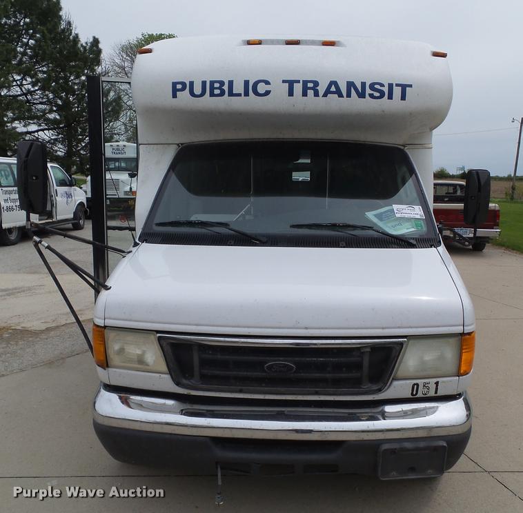 image for item L5538 2005 Ford E450 Super Duty BSSN25 shuttle bus