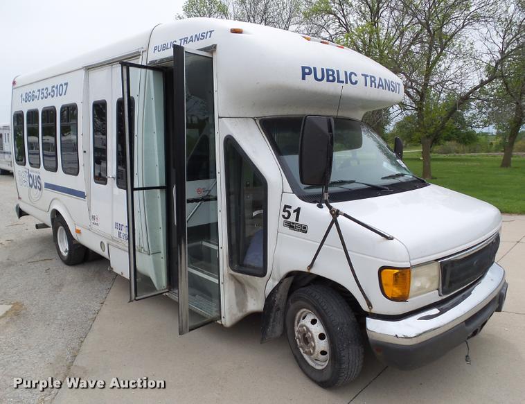 image for item L5538 2005 Ford E450 Super Duty BSSN25 shuttle bus