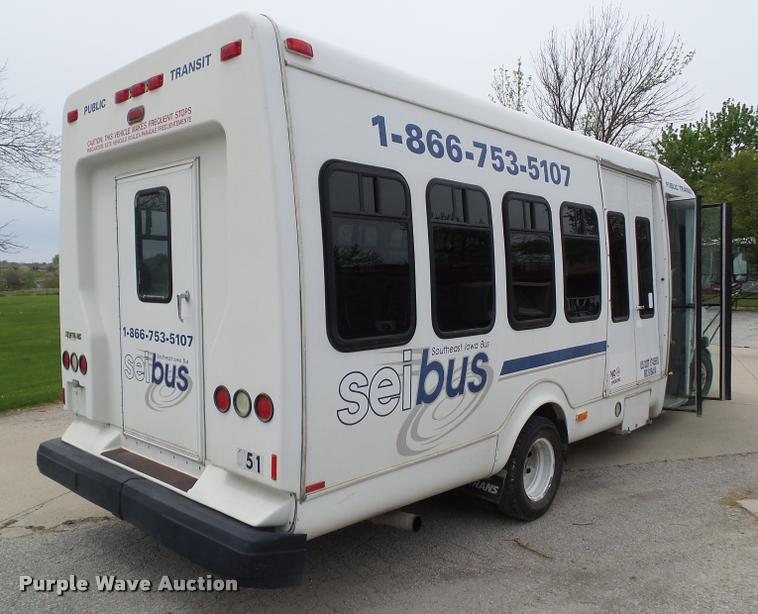 image for item L5538 2005 Ford E450 Super Duty BSSN25 shuttle bus