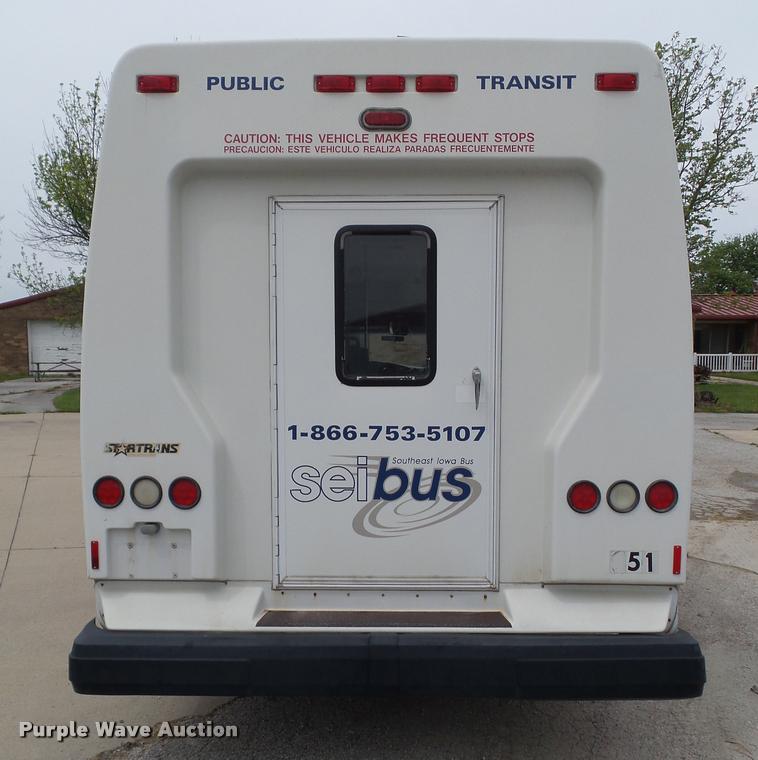 image for item L5538 2005 Ford E450 Super Duty BSSN25 shuttle bus