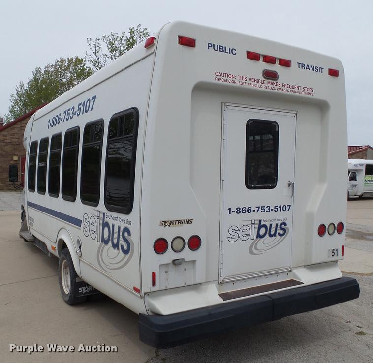 image for item L5538 2005 Ford E450 Super Duty BSSN25 shuttle bus