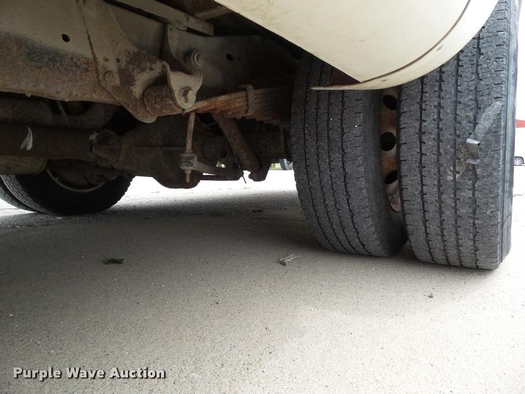 image for item L5538 2005 Ford E450 Super Duty BSSN25 shuttle bus