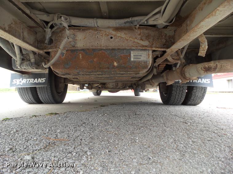 image for item L5538 2005 Ford E450 Super Duty BSSN25 shuttle bus