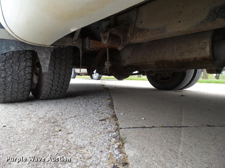 image for item L5538 2005 Ford E450 Super Duty BSSN25 shuttle bus