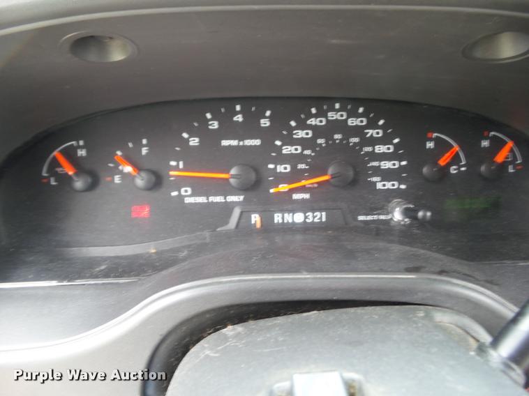 image for item L5538 2005 Ford E450 Super Duty BSSN25 shuttle bus