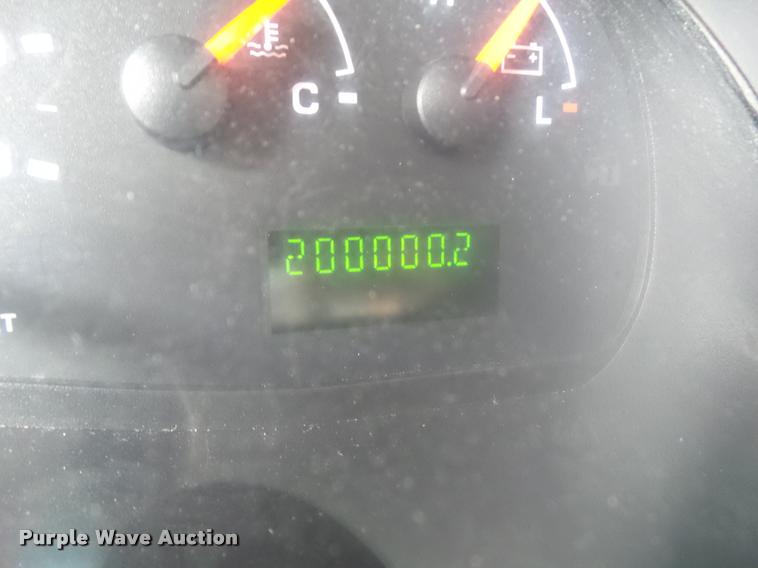 image for item L5538 2005 Ford E450 Super Duty BSSN25 shuttle bus