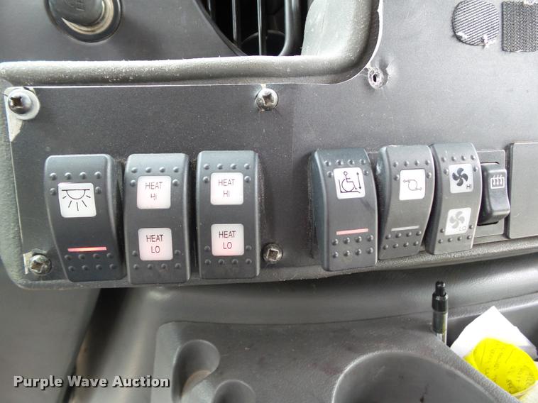 image for item L5538 2005 Ford E450 Super Duty BSSN25 shuttle bus