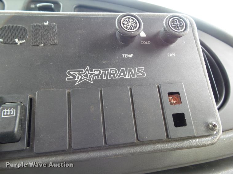 image for item L5538 2005 Ford E450 Super Duty BSSN25 shuttle bus