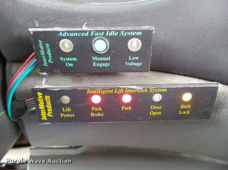 image for item L5538 2005 Ford E450 Super Duty BSSN25 shuttle bus