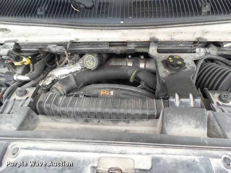 image for item L5538 2005 Ford E450 Super Duty BSSN25 shuttle bus