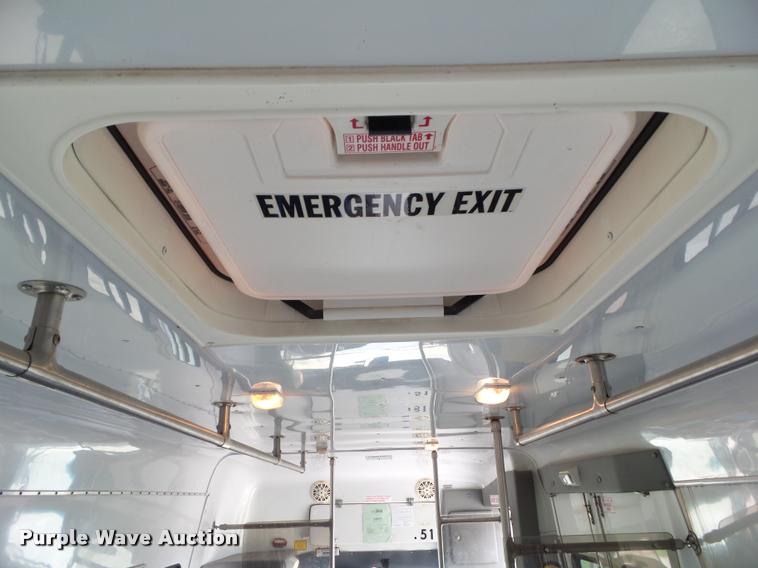 image for item L5538 2005 Ford E450 Super Duty BSSN25 shuttle bus